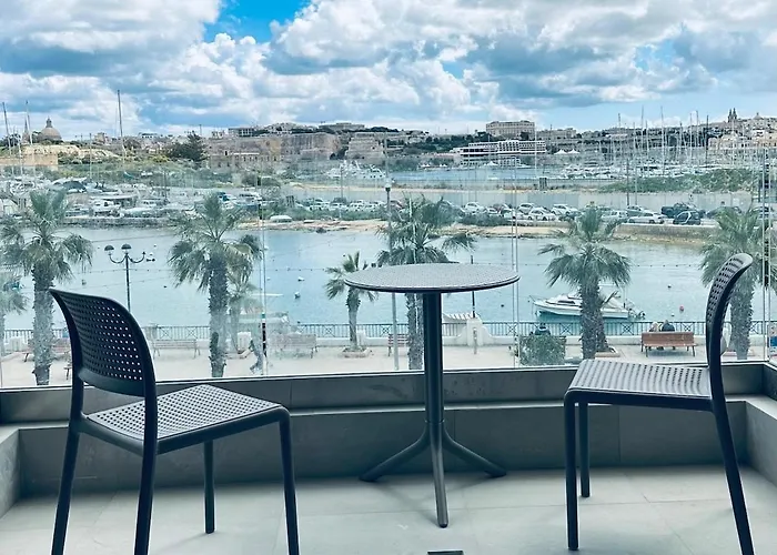 Seafront Luxury * Gzira