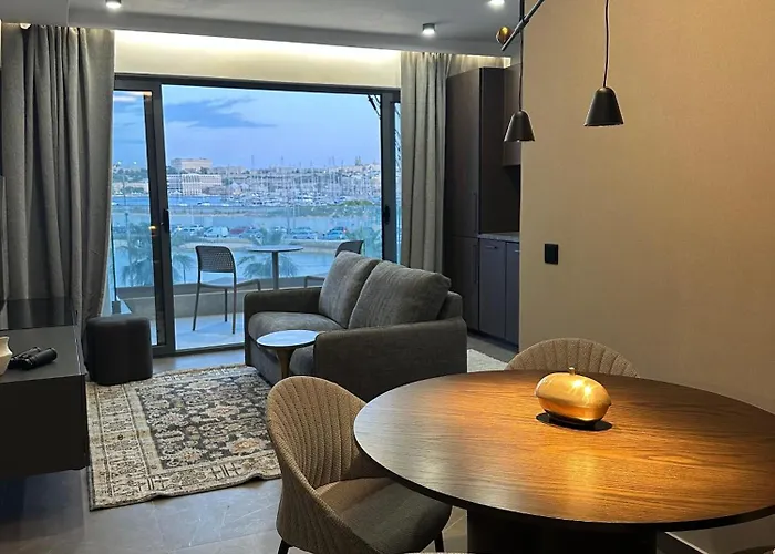 Seafront Luxury * Gzira